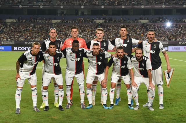 曼城传奇费尔南迪尼奥正式自宣退役，结束23年辉煌职业生涯（曼城名宿费尔南迪尼奥官宣挂靴，23年绿茵生涯谢幕）