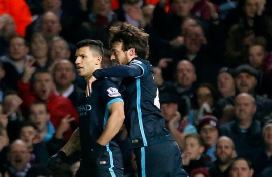 篮球火箭球队进攻端出现默契配合