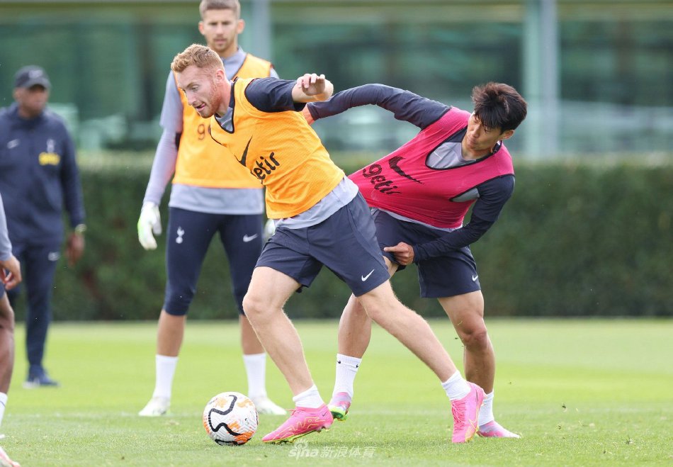 澳超战报：索耶点球梅开二度，麦克阿瑟2-1逆转布里斯班狮吼（澳超：索耶两度点射建功，麦克阿瑟2-1逆转布里斯班狮吼）