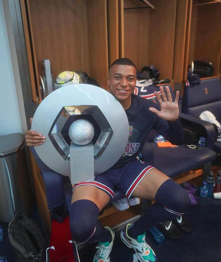 意天空：孔蒂与球员有摩擦，上轮赛后发火是因为他感觉到背叛